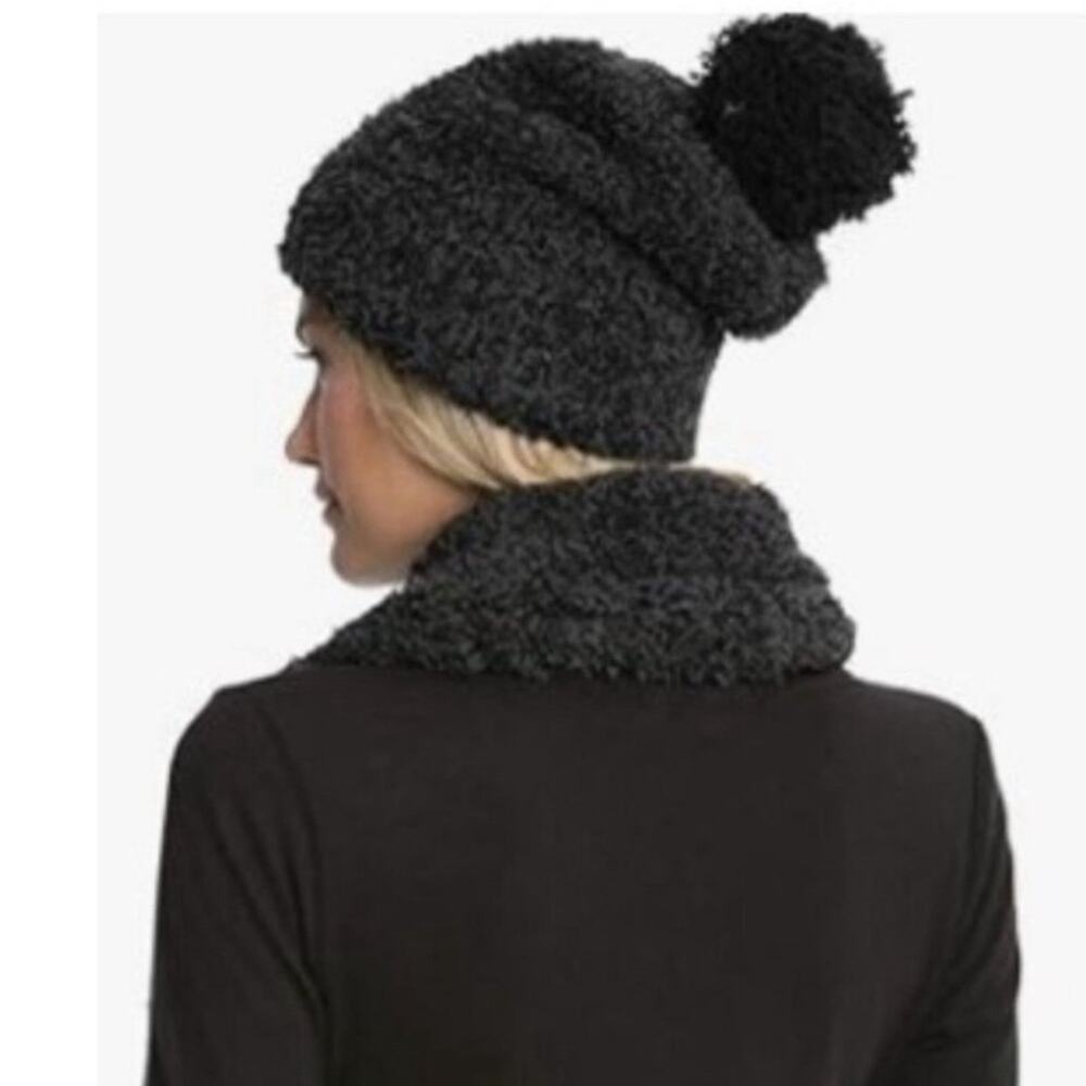 Barefoot Dreams Heather Carbon Black CozyChic Pom Pom Beanie & Scarf Set NWT - Picture 3 of 5